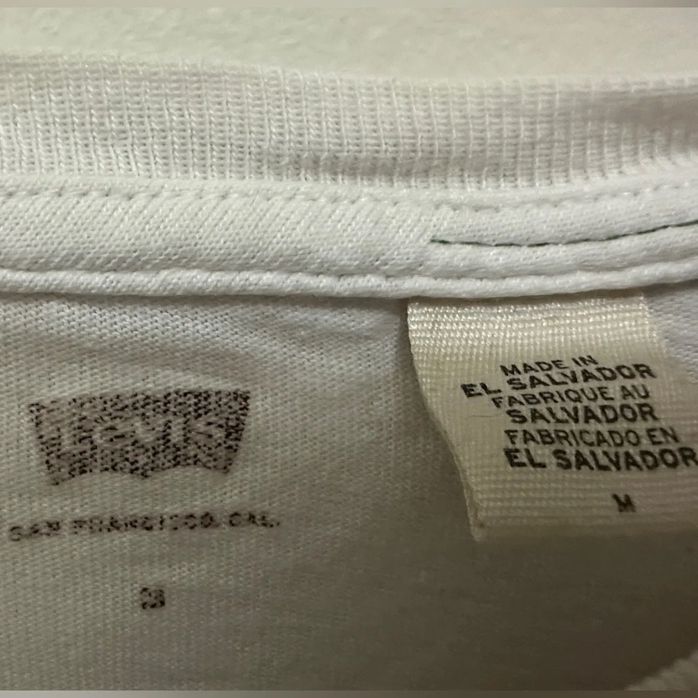 265 Levi’s | Vintage California Bear Graphic Tee – Off White Cotton (Size M)
